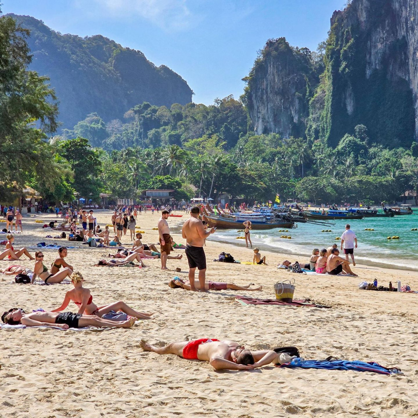 Indonesien: Vulkan auf Ferieninsel bricht erneut aus