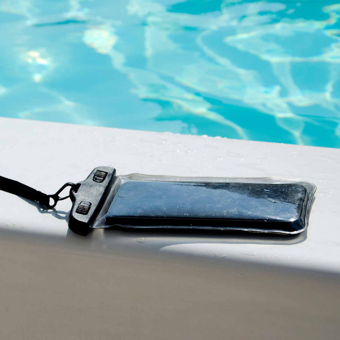 Wasserdichte Handyhüllen: So schützen Sie Ihr Smartphone im Urlaub