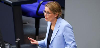 Bundesjustizministerin will Rechte leiblicher Väter stärken